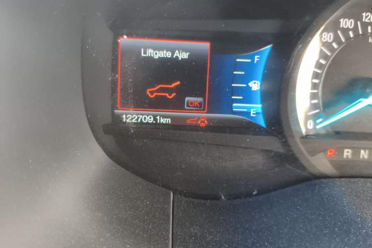Used Ford Edge 2017 EcoBoost 245 Two-Wheel-Drive Sporty 7-Seater Odometer Close Up