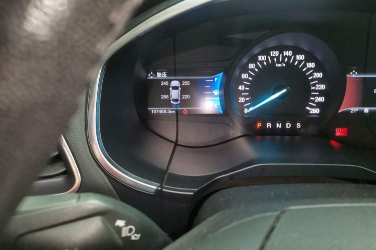 Used Ford Edge 2017 EcoBoost 245 Two-Wheel-Drive Sporty 7-Seater Odometer Close Up