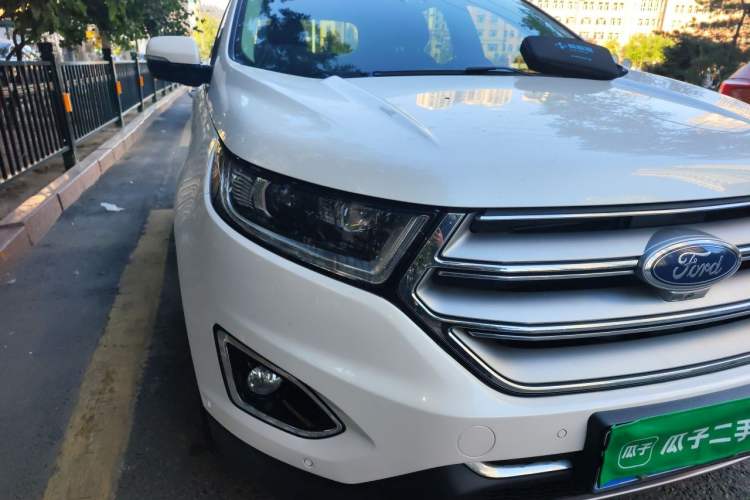 Used Ford Edge 2017 EcoBoost 245 Four-Wheel-Drive Flagship 7-Seater Right Front Headlight
