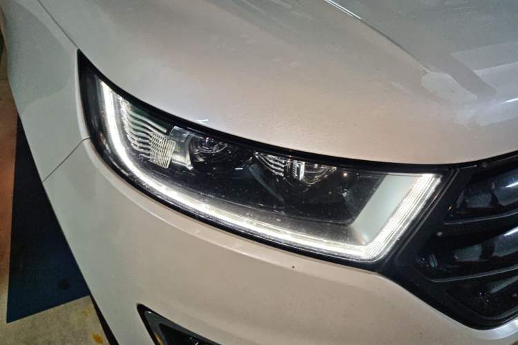 Used Ford Edge 2017 EcoBoost 245 Four-Wheel Drive Sporty 7-Seater Right Front Headlight
