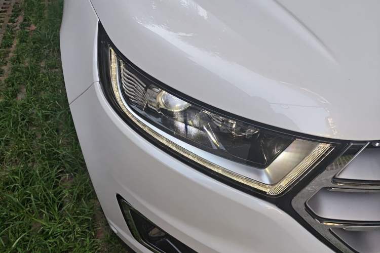 Used Ford Edge 2017 EcoBoost 245 Four-Wheel-Drive Flagship 7-Seater Right Front Headlight