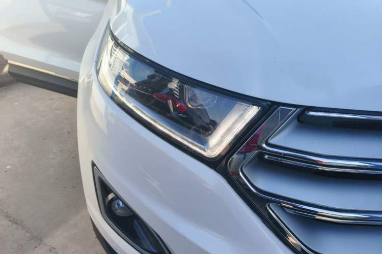 Used Ford Edge 2017 EcoBoost 245 Two-Wheel-Drive Sporty 7-Seater Right Front Headlight