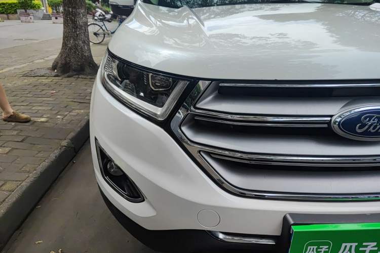 Used Ford Edge 2017 EcoBoost 245 Four-Wheel Drive Sporty 7-Seater Right Front Headlight