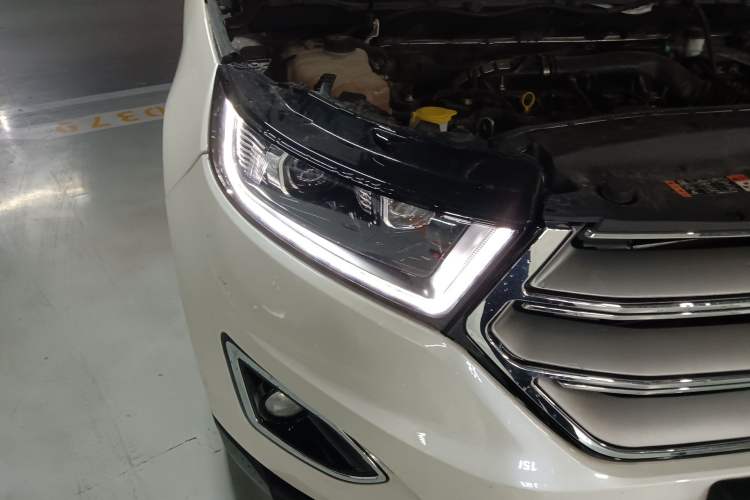 Used Ford Edge 2017 EcoBoost 245 Two-Wheel-Drive Sporty 7-Seater Right Front Headlight