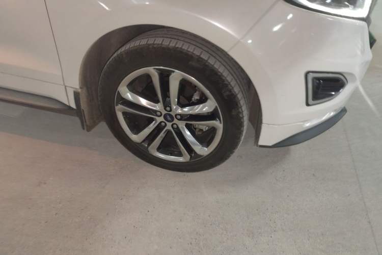 Used Ford Edge 2017 EcoBoost 245 Two-Wheel-Drive Sporty 7-Seater Right Front Wheel Hub