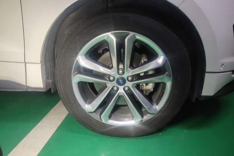 Used Ford Edge 2017 EcoBoost 245 Two-Wheel-Drive Sporty 7-Seater Right Front Wheel Hub
