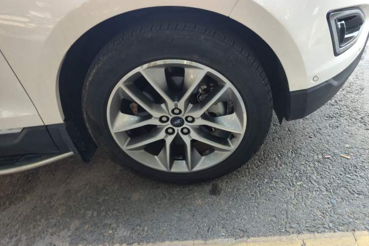 Used Ford Edge 2017 EcoBoost 245 Four-Wheel-Drive Flagship 7-Seater Right Front Wheel Hub