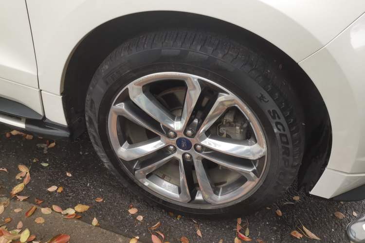 Used Ford Edge 2017 EcoBoost 245 Two-Wheel-Drive Sporty 7-Seater Right Front Wheel Hub
