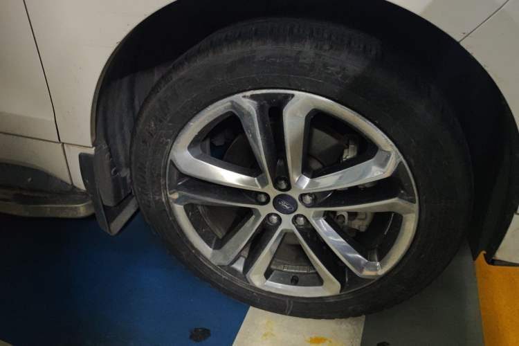 Used Ford Edge 2017 EcoBoost 245 Four-Wheel Drive Sporty 7-Seater Right Front Wheel Hub