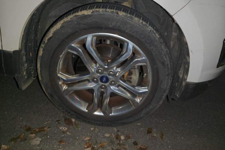 Used Ford Edge 2017 EcoBoost 245 Two-Wheel-Drive Sporty 7-Seater Right Front Wheel Hub