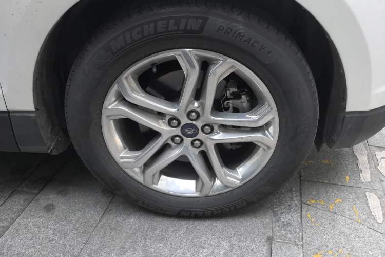 Used Ford Edge 2017 EcoBoost 245 Two-Wheel-Drive Sporty 7-Seater Right Front Wheel Hub