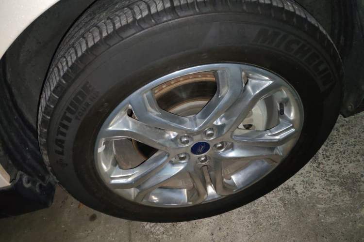 Used Ford Edge 2017 EcoBoost 245 Two-Wheel-Drive Sporty 7-Seater Right Front Wheel Hub