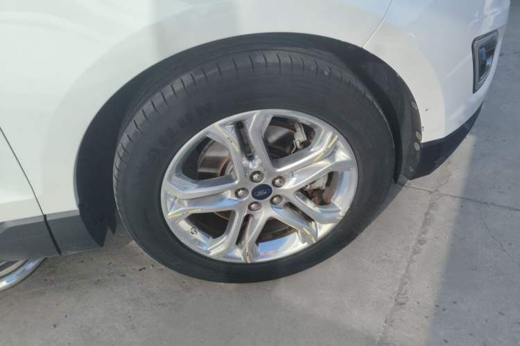 Used Ford Edge 2017 EcoBoost 245 Two-Wheel-Drive Sporty 7-Seater Right Front Wheel Hub