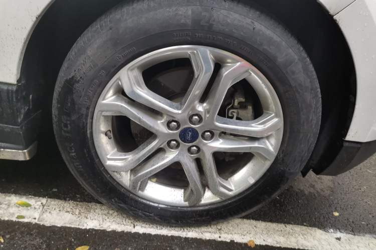 Used Ford Edge 2017 EcoBoost 245 Two-Wheel-Drive Sporty 7-Seater Right Front Wheel Hub