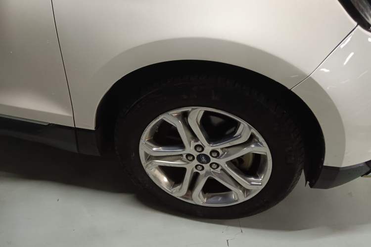 Used Ford Edge 2017 EcoBoost 245 Two-Wheel-Drive Sporty 7-Seater Right Front Wheel Hub