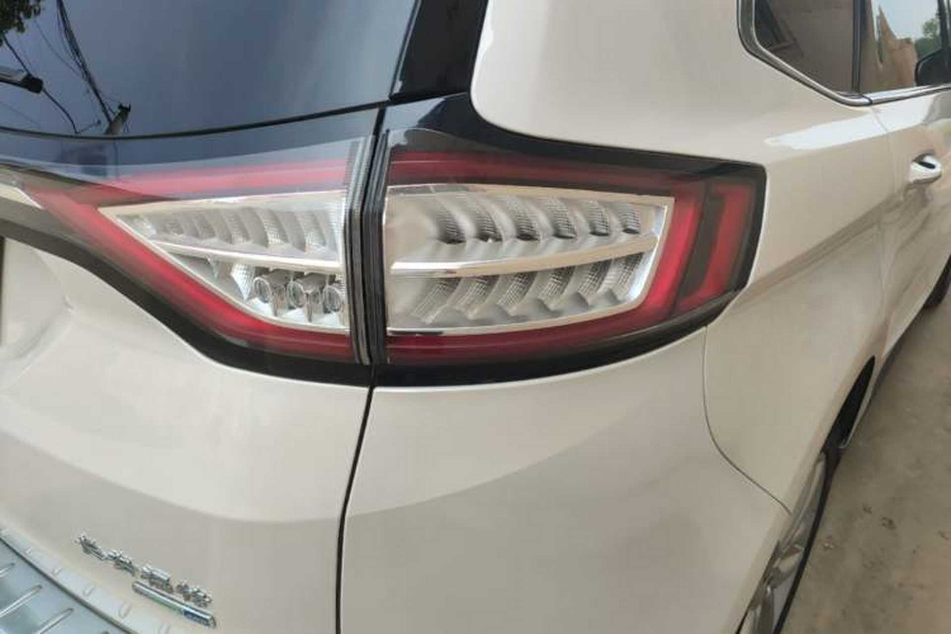 Used Ford Edge 2017 EcoBoost 245 Four-Wheel-Drive Flagship 7-Seater Right Rear Taillight
