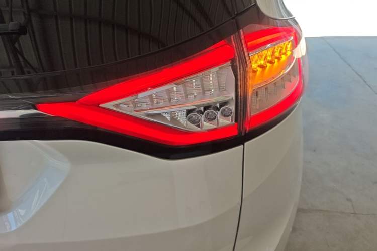 Used Ford Edge 2017 EcoBoost 245 Two-Wheel-Drive Sporty 7-Seater Right Rear Taillight
