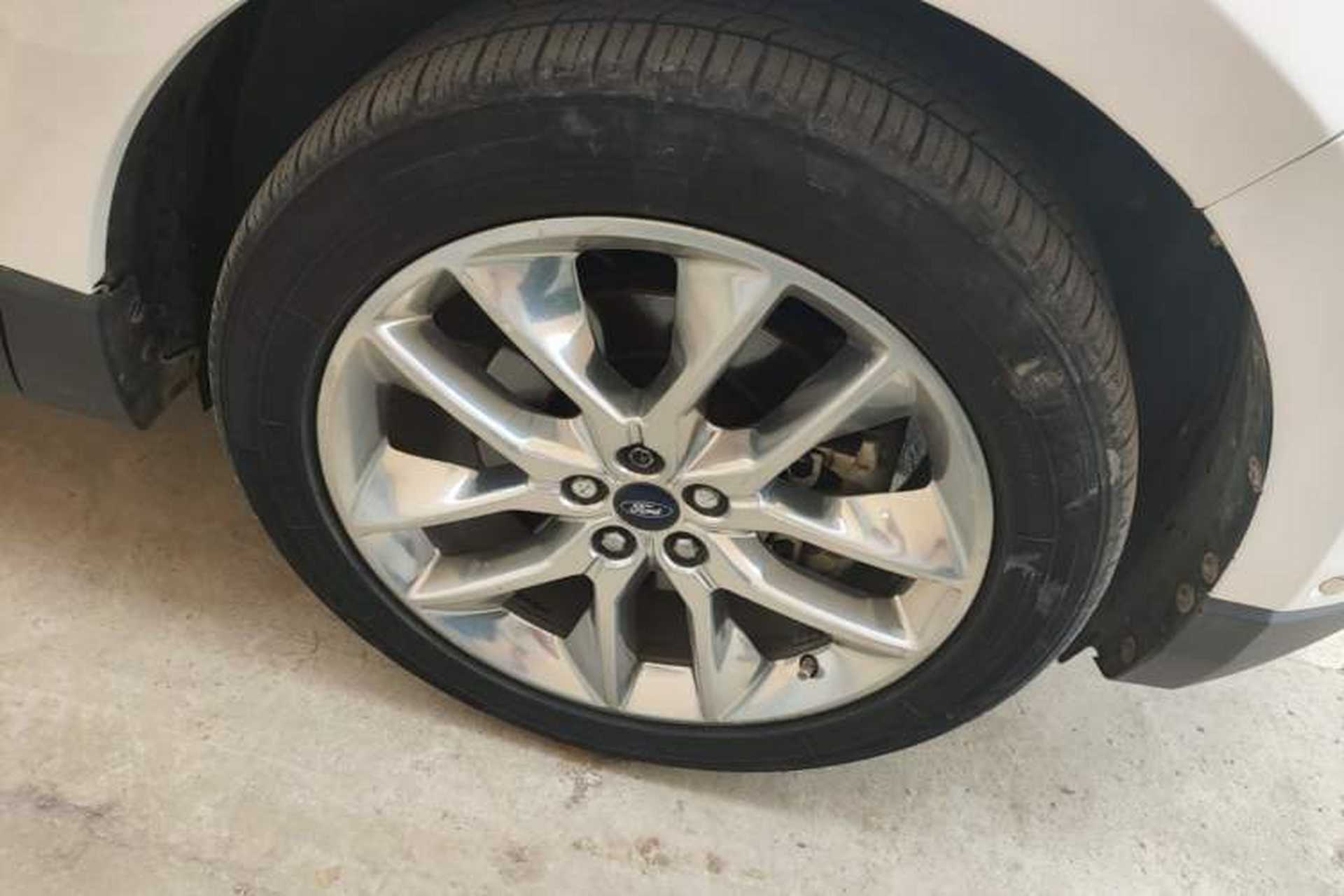 Used Ford Edge 2017 EcoBoost 245 Four-Wheel-Drive Flagship 7-Seater Right Rear Wheel Hub