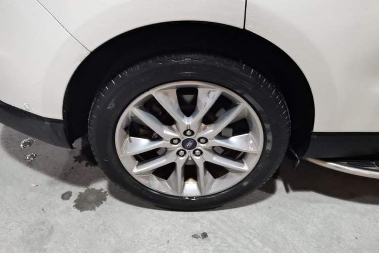 Used Ford Edge 2017 EcoBoost 245 Four-Wheel-Drive Flagship 7-Seater Right Rear Wheel Hub