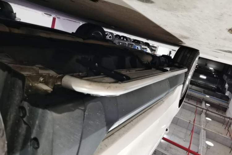 Used Ford Edge 2017 EcoBoost 245 Four-Wheel-Drive Flagship 7-Seater Right Side Sill