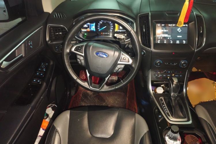 Used Ford Edge 2017 EcoBoost 245 Two-Wheel-Drive Sporty 7-Seater Steering Wheel