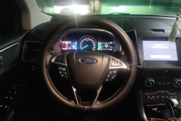 Used Ford Edge 2017 EcoBoost 245 Two-Wheel-Drive Sporty 7-Seater Steering Wheel
