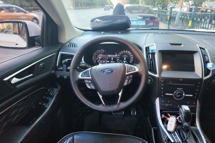 Used Ford Edge 2017 EcoBoost 245 Four-Wheel-Drive Flagship 7-Seater Steering Wheel