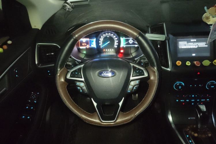 Used Ford Edge 2017 EcoBoost 245 Four-Wheel Drive Sporty 7-Seater Steering Wheel