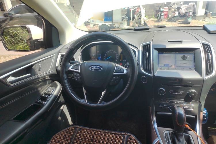 Used Ford Edge 2017 EcoBoost 245 Two-Wheel-Drive Sporty 7-Seater Steering Wheel
