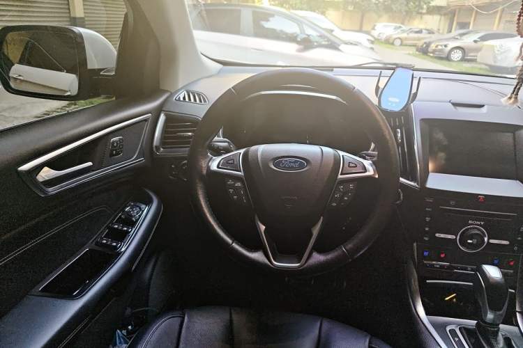 Used Ford Edge 2017 EcoBoost 245 Four-Wheel-Drive Flagship 7-Seater Steering Wheel