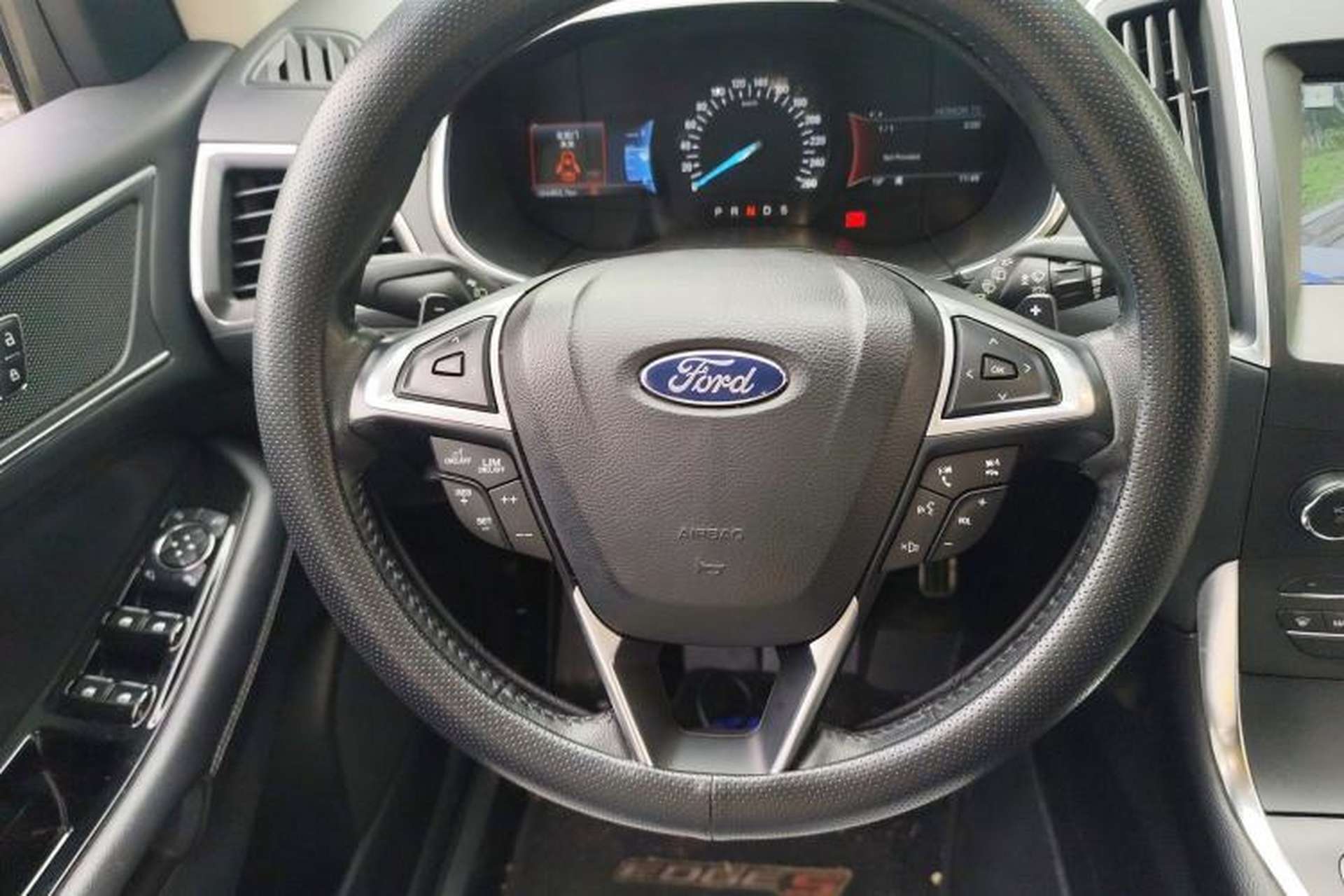 Used Ford Edge 2017 EcoBoost 245 Two-Wheel-Drive Sporty 7-Seater Steering Wheel