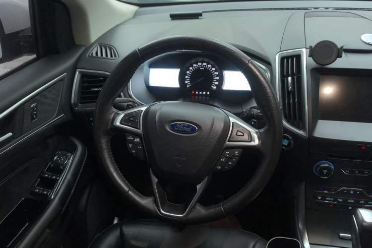 Used Ford Edge 2017 EcoBoost 245 Two-Wheel-Drive Sporty 7-Seater Steering Wheel