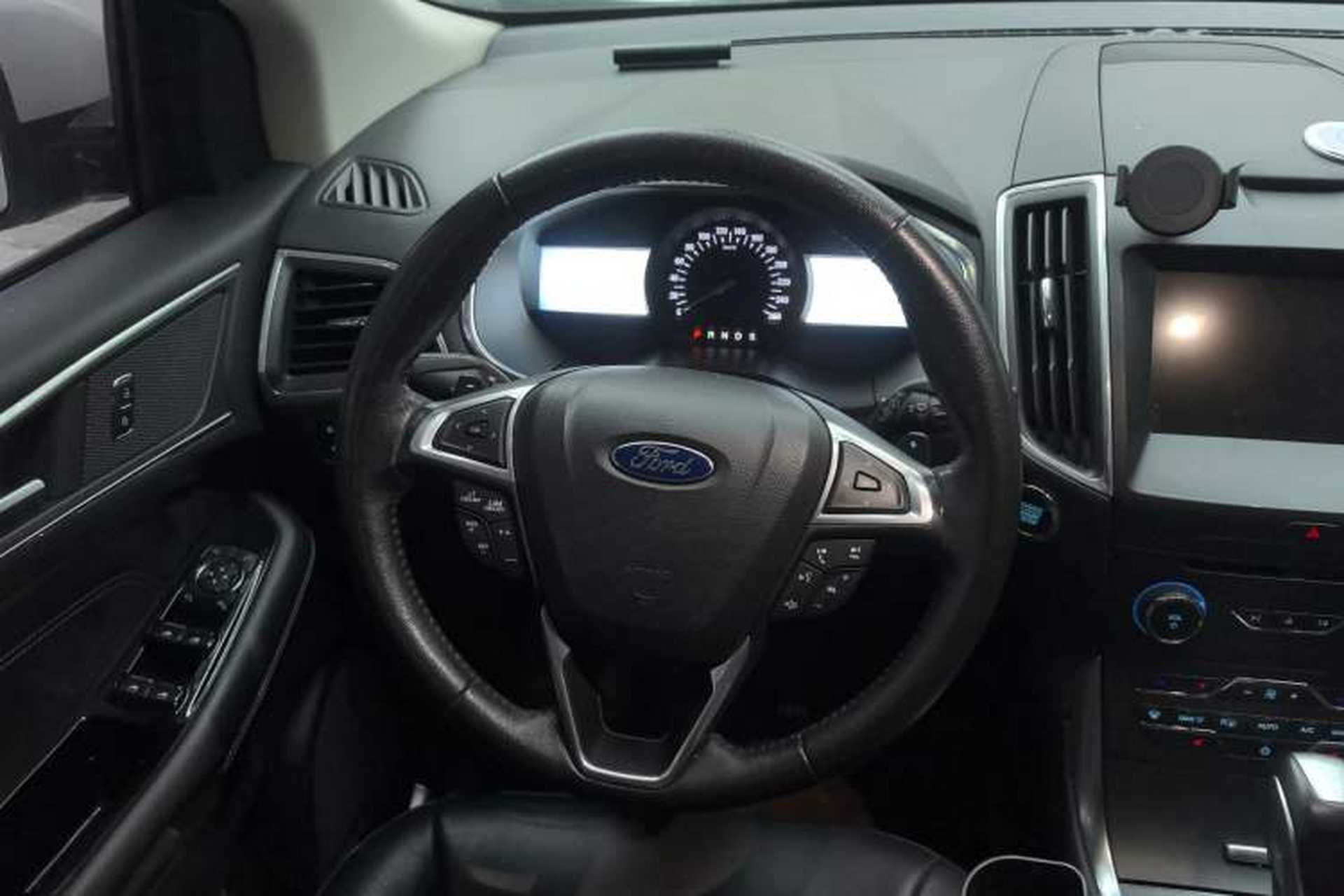 Used Ford Edge 2017 EcoBoost 245 Two-Wheel-Drive Sporty 7-Seater Steering Wheel