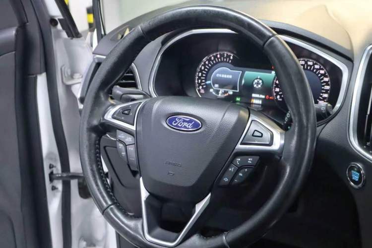 Used Ford Edge 2017 EcoBoost 245 Four-Wheel-Drive Flagship 7-Seater Steering Wheel