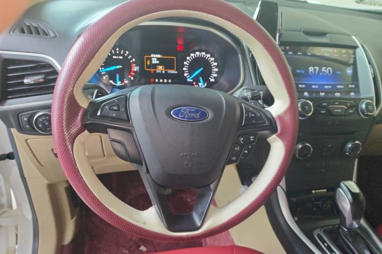 Used Ford Edge 2017 EcoBoost 245 Two-Drive Platinum Edition 5 Seats Steering Wheel