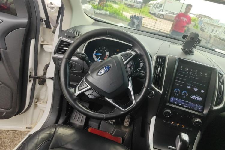 Used Ford Edge 2017 EcoBoost 245 Two-Wheel-Drive Sporty 7-Seater Steering Wheel