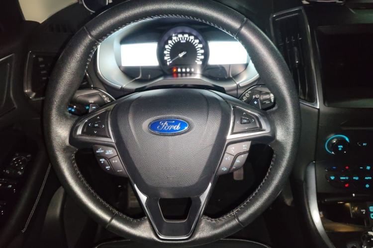 Used Ford Edge 2017 EcoBoost 245 Two-Wheel-Drive Sporty 7-Seater Steering Wheel