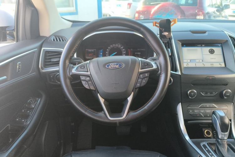 Used Ford Edge 2017 EcoBoost 245 Two-Wheel-Drive Sporty 7-Seater Steering Wheel