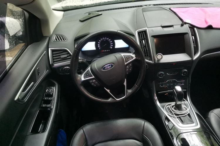Used Ford Edge 2017 EcoBoost 245 Two-Wheel-Drive Sporty 7-Seater Steering Wheel