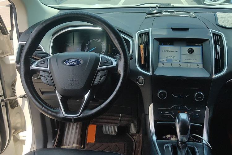 Used Ford Edge 2017 EcoBoost 245 Two-Wheel-Drive Sporty 7-Seater Steering Wheel