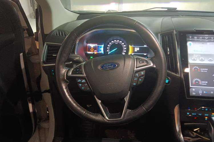 Used Ford Edge 2017 EcoBoost 245 Two-Wheel-Drive Sporty 7-Seater Steering Wheel