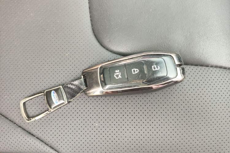 Used Ford Edge 2017 EcoBoost 245 Four-Wheel-Drive Flagship 7-Seater Vehicle Key
