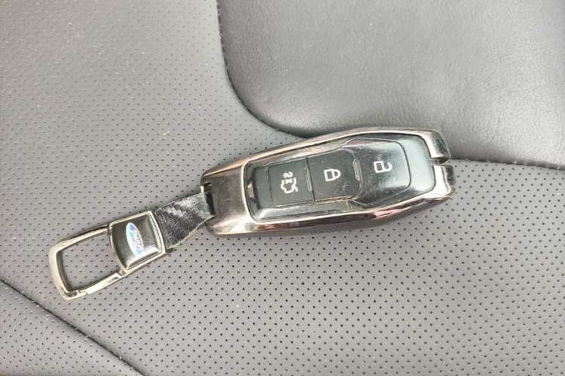 Used Ford Edge 2017 EcoBoost 245 Four-Wheel-Drive Flagship 7-Seater Vehicle Key