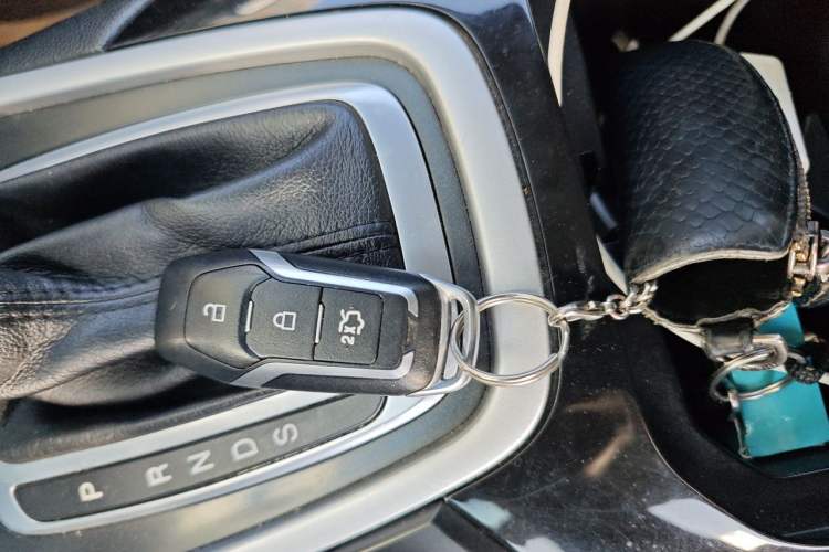 Used Ford Edge 2017 EcoBoost 245 Two-Drive Platinum Edition 5 Seats Vehicle Key