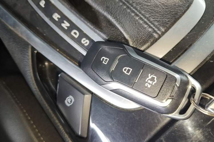 Used Ford Edge 2017 EcoBoost 245 Four-Wheel Drive Sporty 7-Seater Vehicle Key