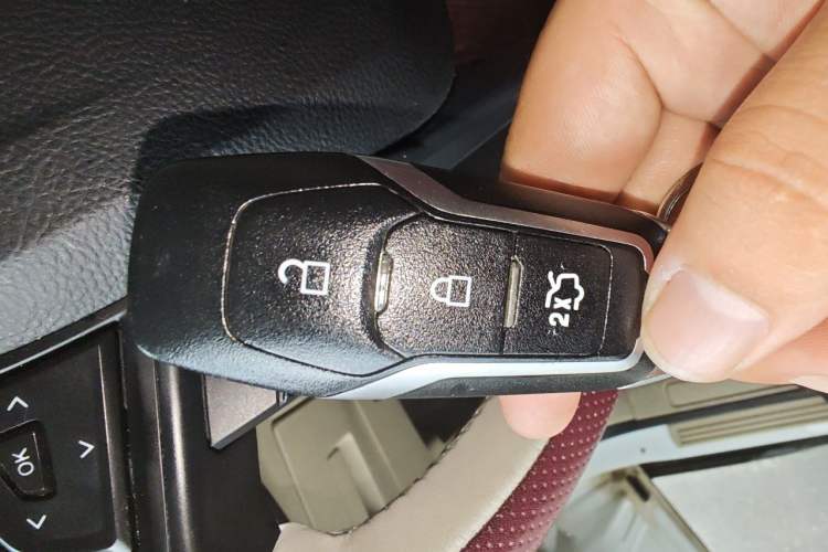 Used Ford Edge 2017 EcoBoost 245 Two-Drive Platinum Edition 5 Seats Vehicle Key