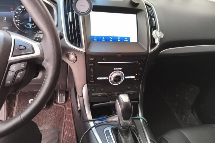 Used Ford Edge 2018 EcoBoost 245 Four-Wheel Drive Titanium 7-Seater Audio And AC Panel