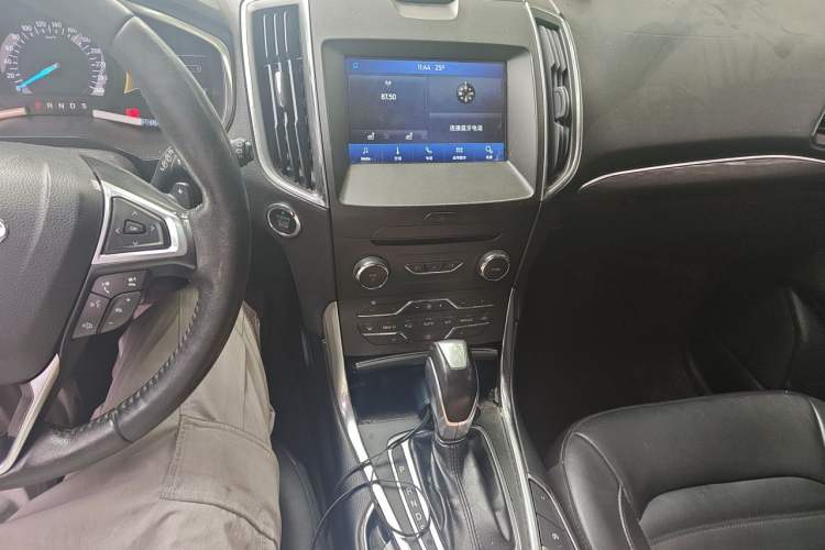 Used Ford Edge 2018 EcoBoost 245 Two-Wheel-Drive Titanium 7-Seater China V Standard Audio And AC Panel