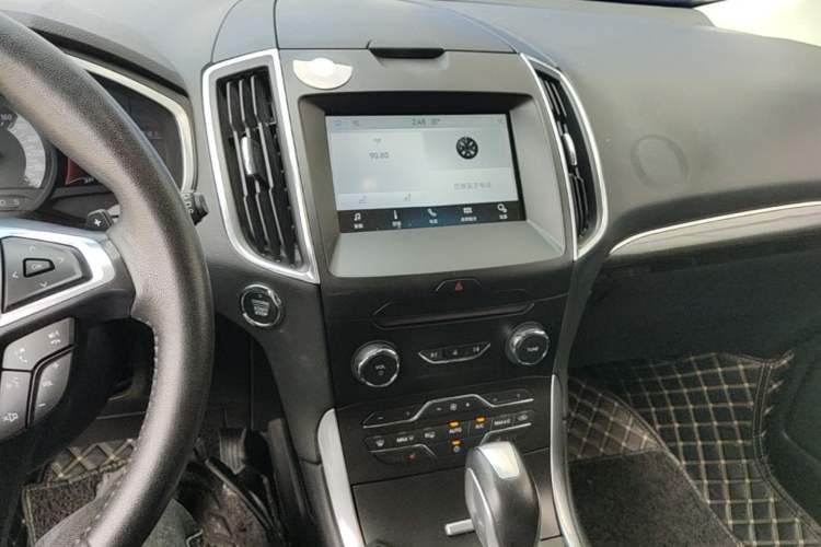 Used Ford Edge 2018 EcoBoost 245 Two-Wheel-Drive Titanium 7-Seater China VI Standard Audio And AC Panel