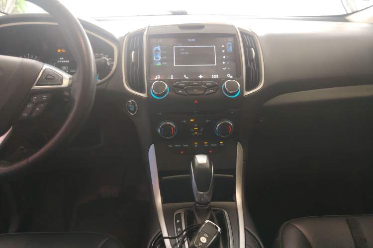 Used Ford Edge 2018 Facelifted EcoBoost 245 Two-Wheel Drive Platinum Edition 5 Seats China VI Standard Audio And AC Panel